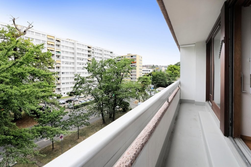 5 rooms apartment