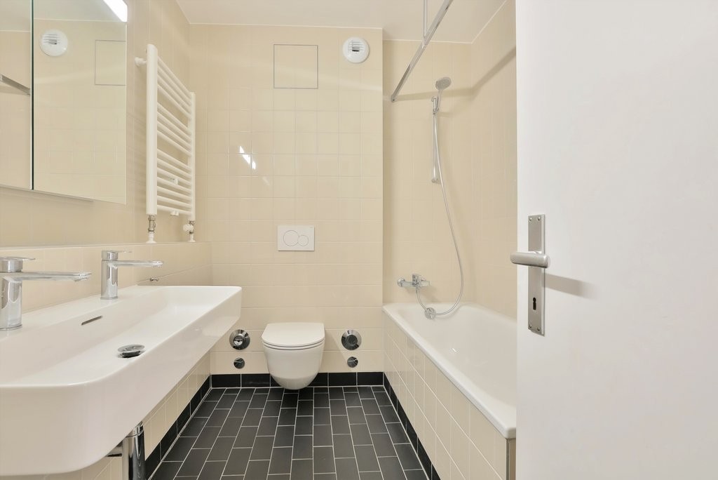 5 rooms apartment