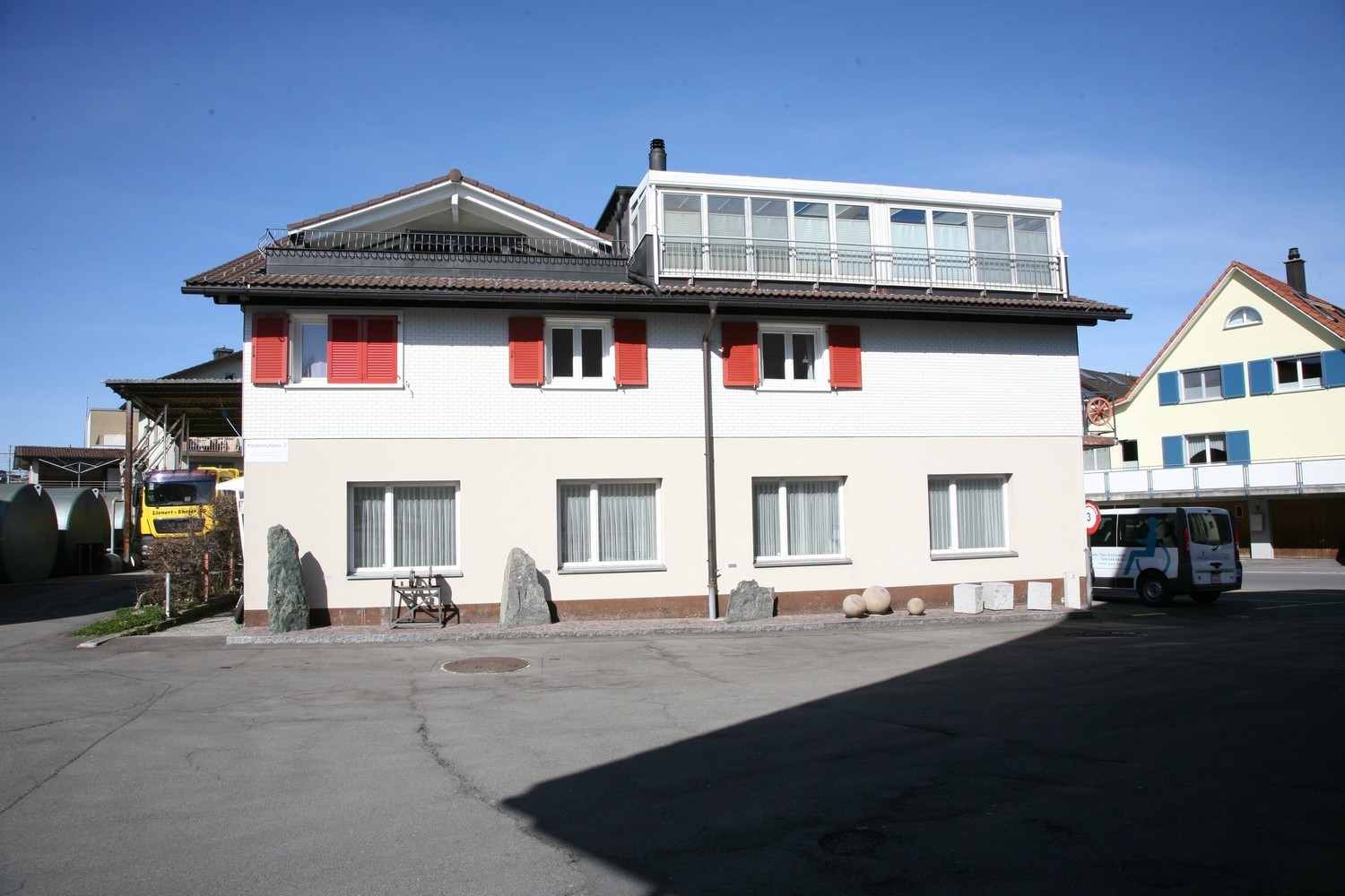 173m² commercial