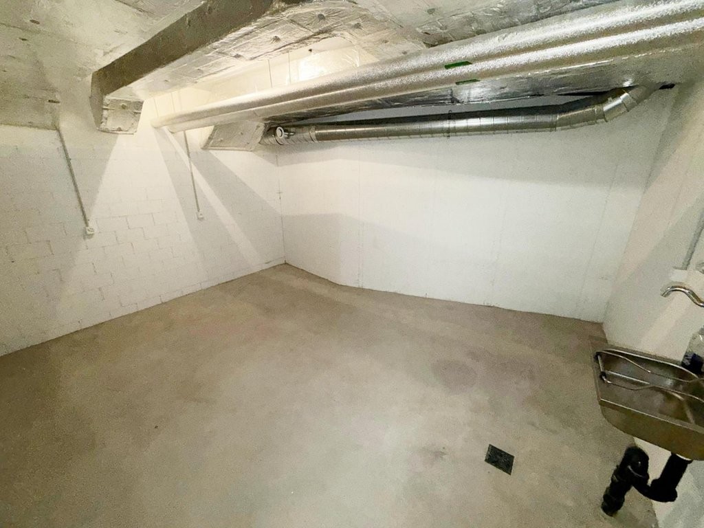 Hobby room, photo 3 of 4