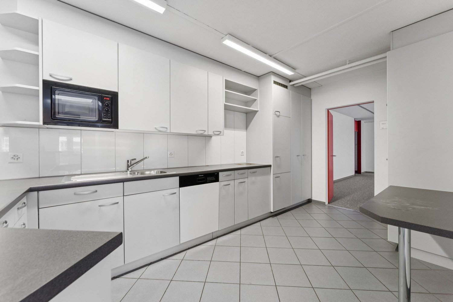 1025m² office, photo 8 of 10