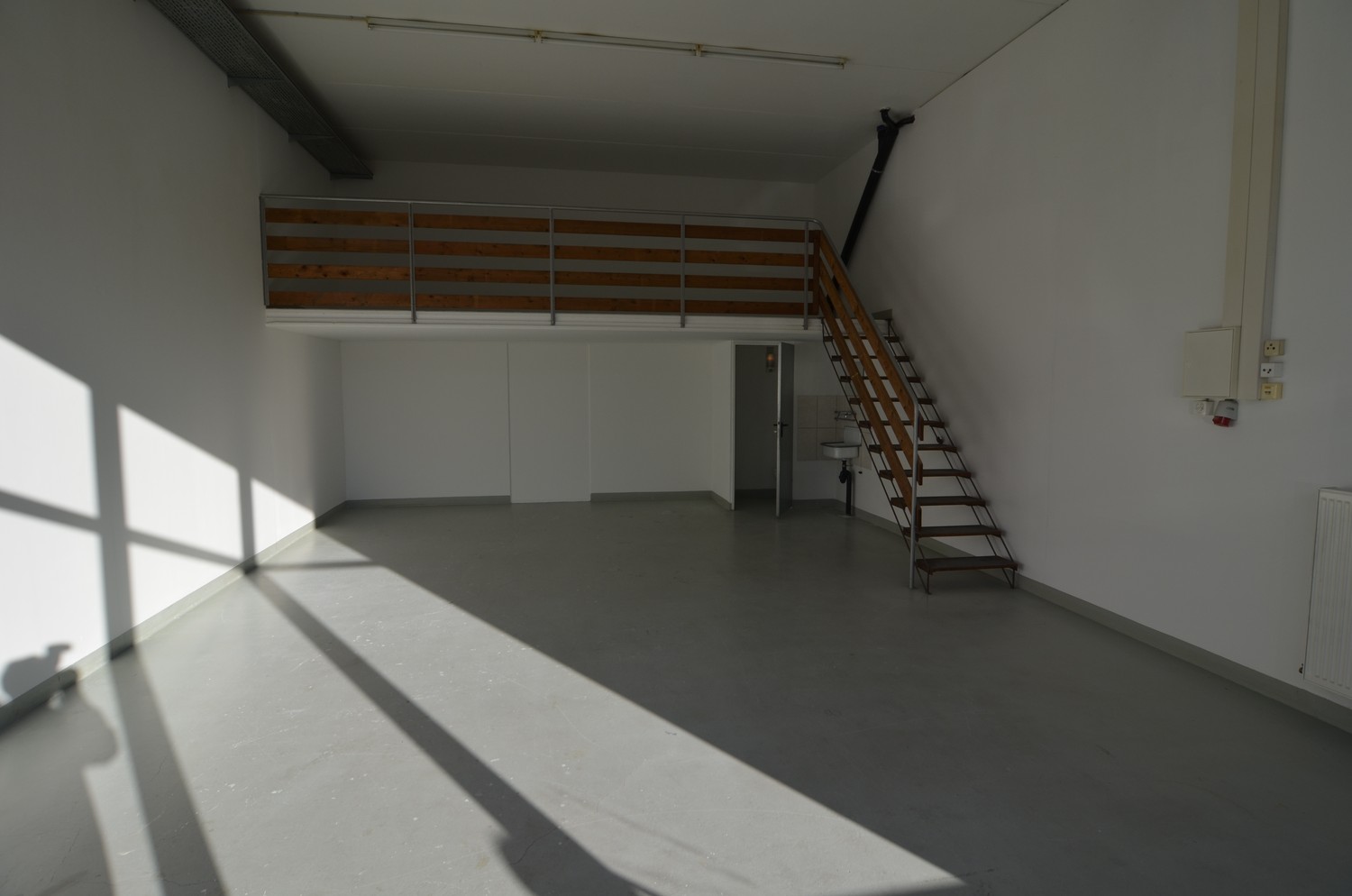 50m² commercial