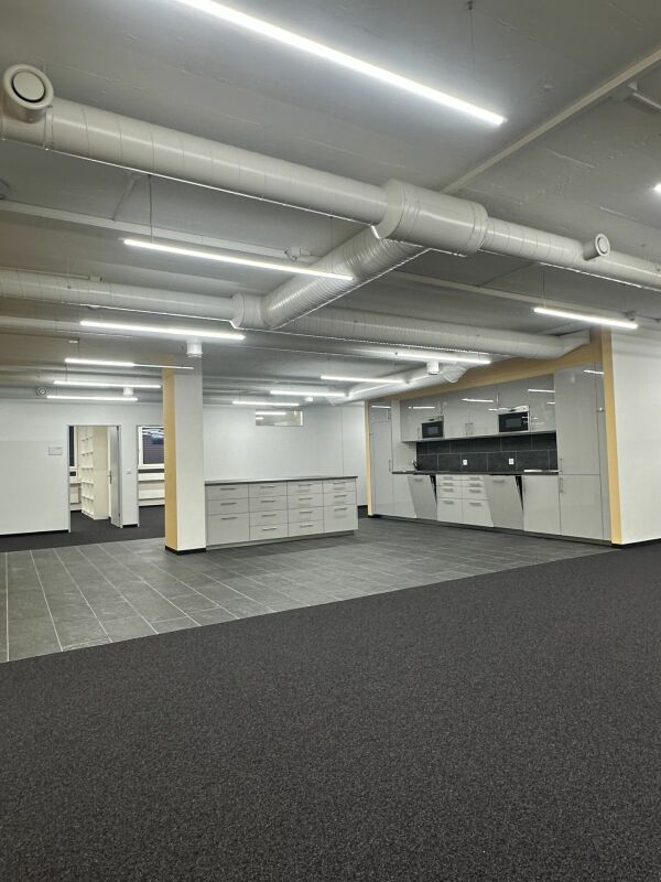 670m² commercial

Office/commercial spaces near Bahnhof Altstetten 

In a central location, we are renting out finished office/commercial areas of approx. 682 m2 (room partitioning possible) immediately or by arrangement. 

Die Hohlstrasse 534/536 is within immediate walking distance to Bahnhof Alts, photo 1 of 10