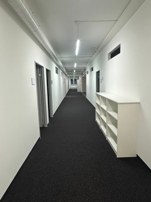 670m² commercial

Office/commercial spaces near Bahnhof Altstetten 

In a central location, we are renting out finished office/commercial areas of approx. 682 m2 (room partitioning possible) immediately or by arrangement. 

Die Hohlstrasse 534/536 is within immediate walking distance to Bahnhof Alts, photo 9 of 10