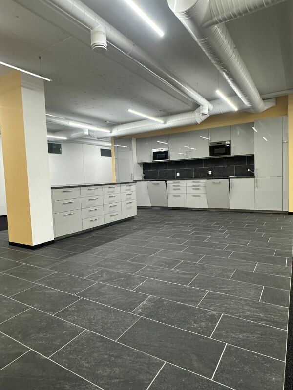 670m² commercial

Office/commercial spaces near Bahnhof Altstetten 

In a central location, we are renting out finished office/commercial areas of approx. 682 m2 (room partitioning possible) immediately or by arrangement. 

Die Hohlstrasse 534/536 is within immediate walking distance to Bahnhof Alts, photo 2 of 10