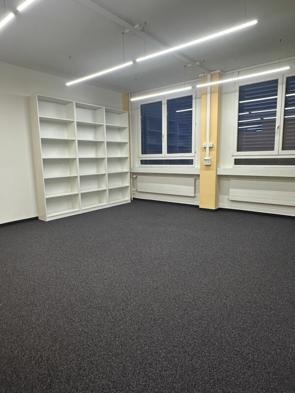 670m² commercial

Office/commercial spaces near Bahnhof Altstetten 

In a central location, we are renting out finished office/commercial areas of approx. 682 m2 (room partitioning possible) immediately or by arrangement. 

Die Hohlstrasse 534/536 is within immediate walking distance to Bahnhof Alts, photo 8 of 10