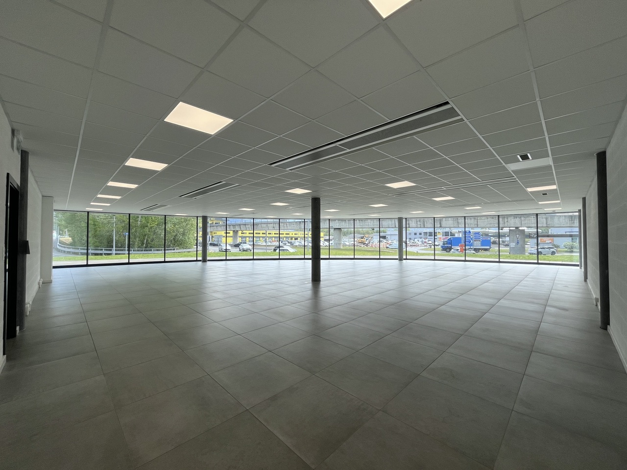 243m² shop, photo 5 of 6