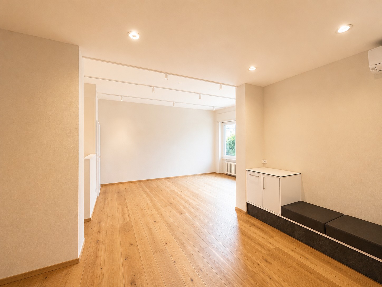 160m² shop, photo 3 of 8