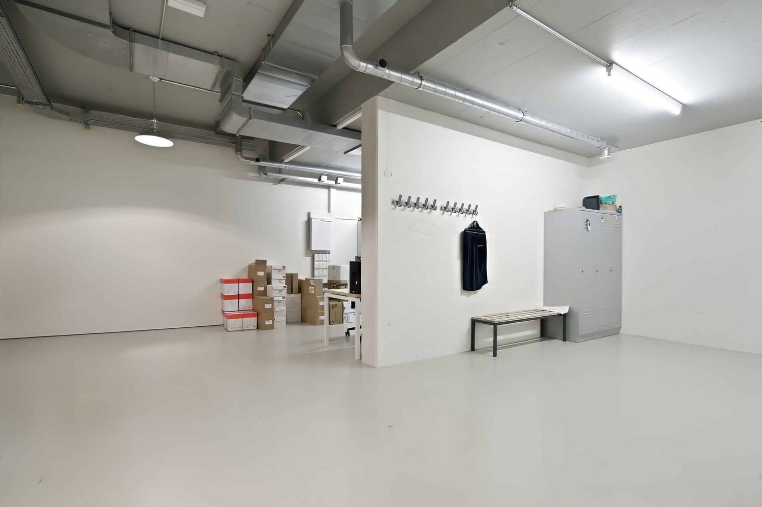 279m² arcade