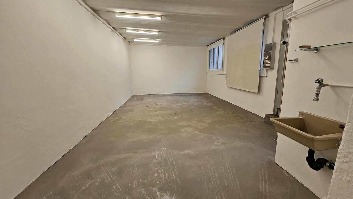 60m² commercial, photo 1 of 6