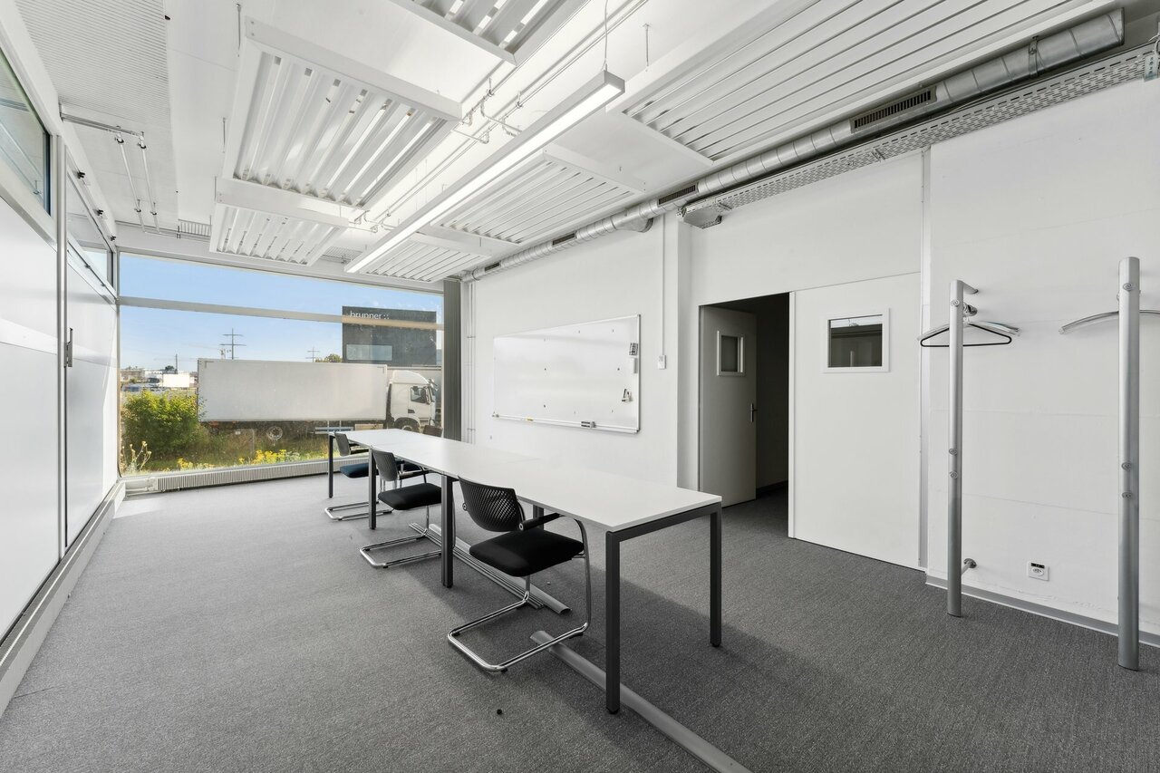 530m² office, photo 1 of 10
