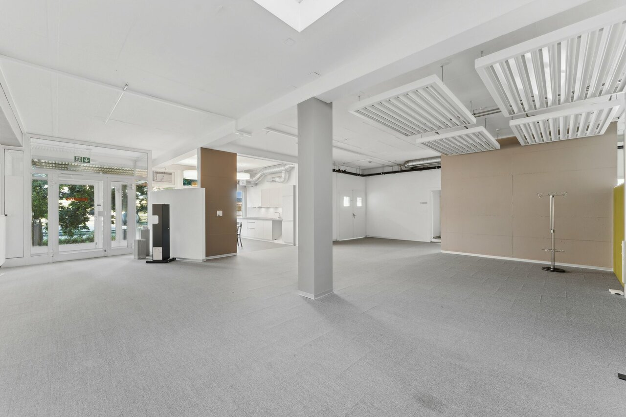 530m² office, photo 8 of 10