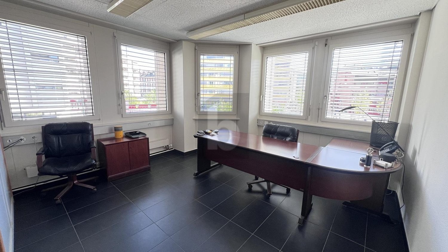 92m² office