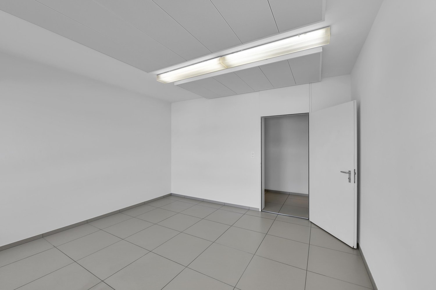258m² commercial

**Martinsbruggstrasse 67, 9016 St. Gallen**

A versatile commercial space is available for rent in a well-connected location within the established industrial and commercial area on Martinsbruggstrasse.

Key Data & Advantages

  * Attractive location in the St. Gallen commercial ar, photo 1 of 10