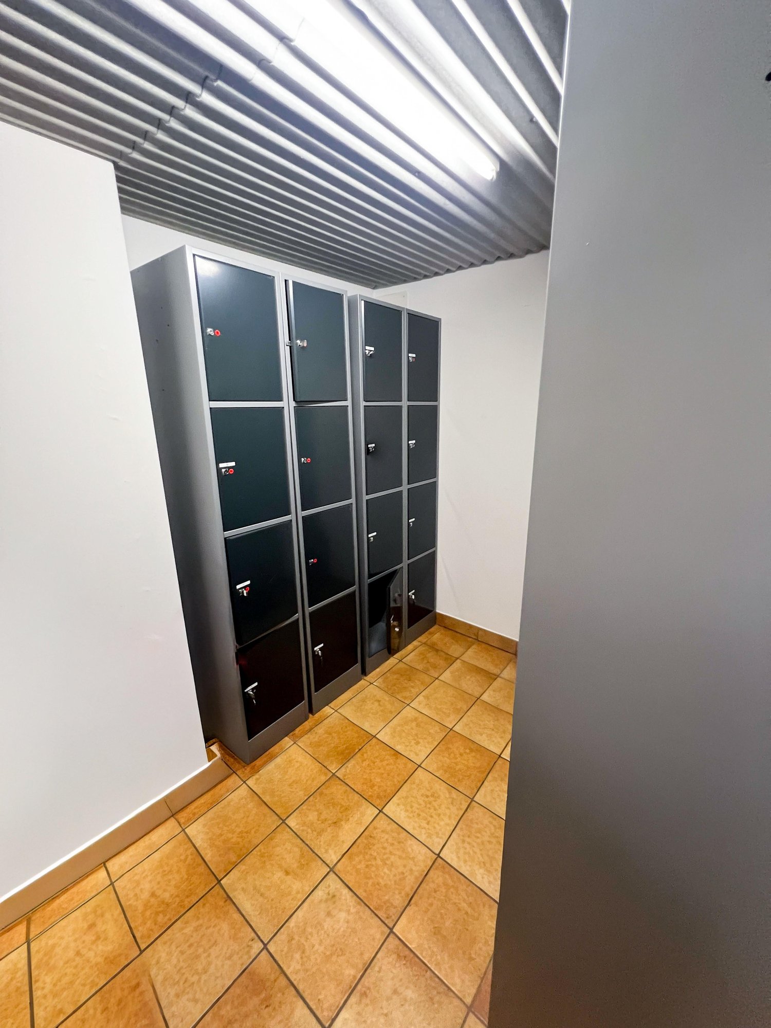 258m² commercial

**Martinsbruggstrasse 67, 9016 St. Gallen**

A versatile commercial space is available for rent in a well-connected location within the established industrial and commercial area on Martinsbruggstrasse.

Key Data & Advantages

  * Attractive location in the St. Gallen commercial ar, photo 6 of 10