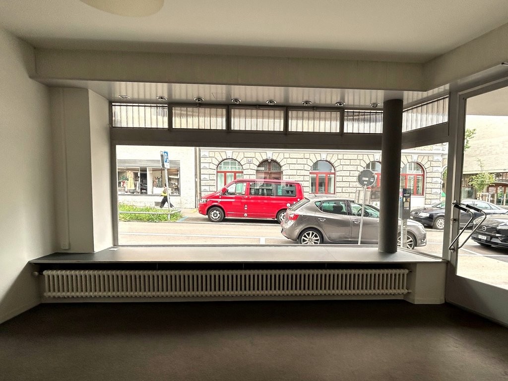 80m² shop, photo 1 of 8