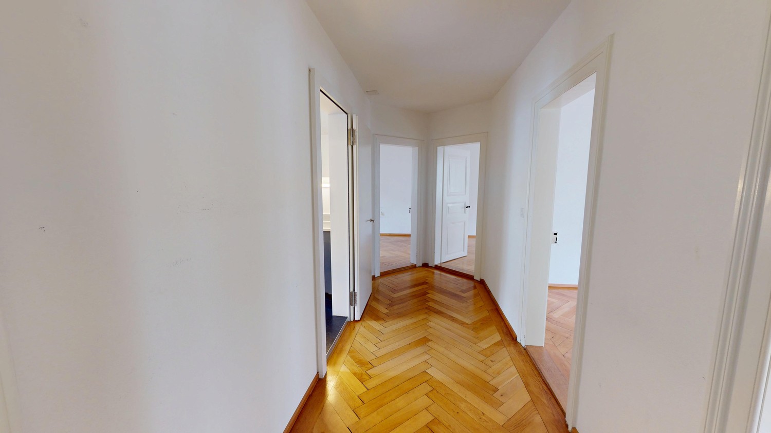4 rooms apartment, photo 3 of 10