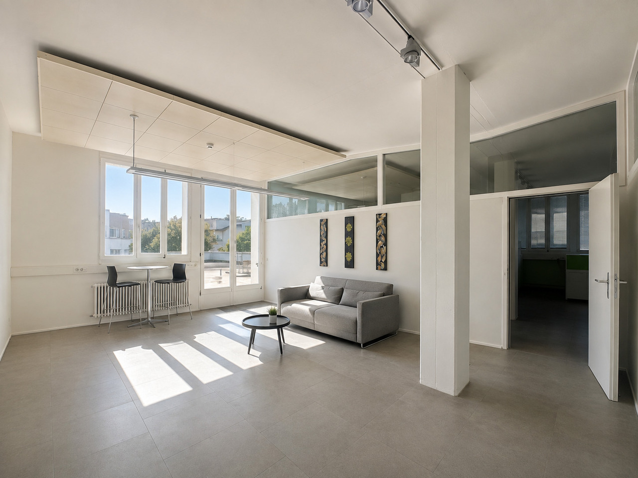 340m² office