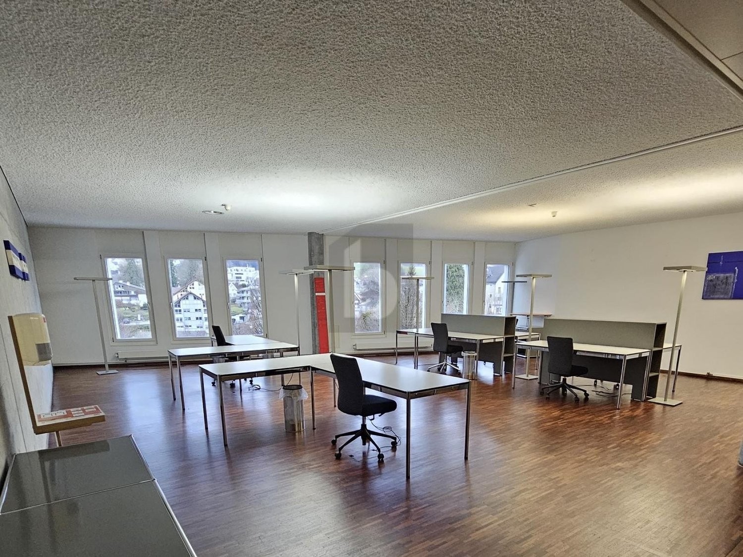 300m² office, photo 1 of 4