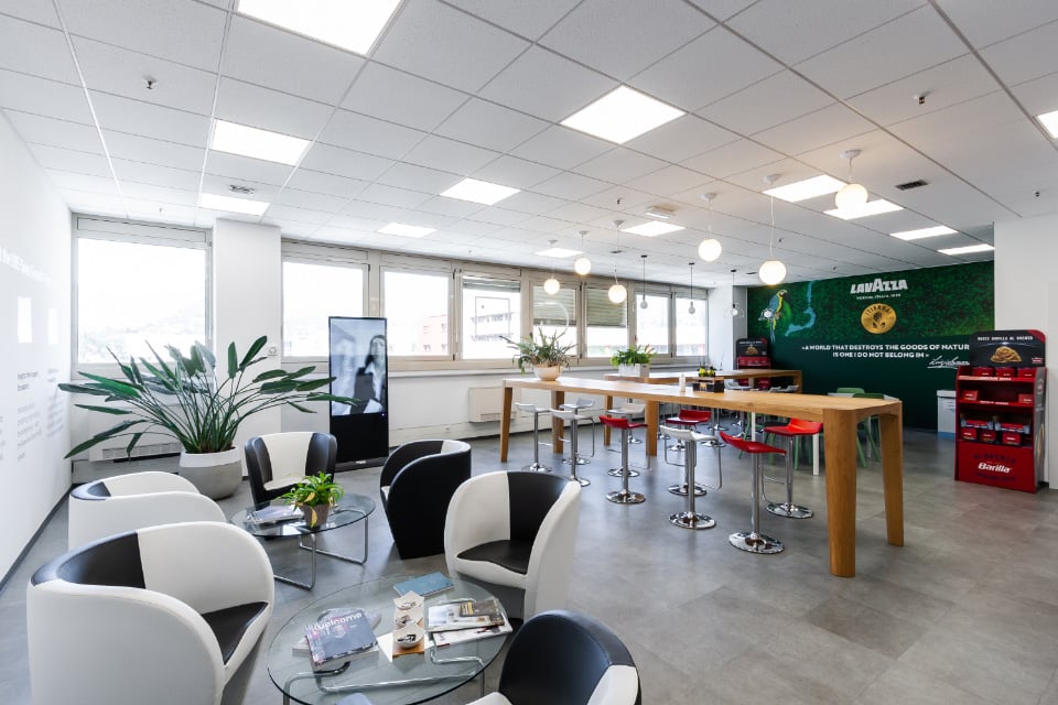 1045m² office, photo 4 of 10