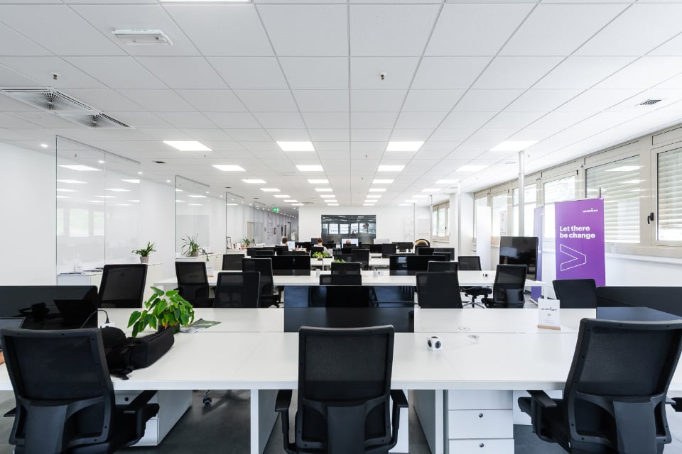 1045m² office, photo 3 of 10