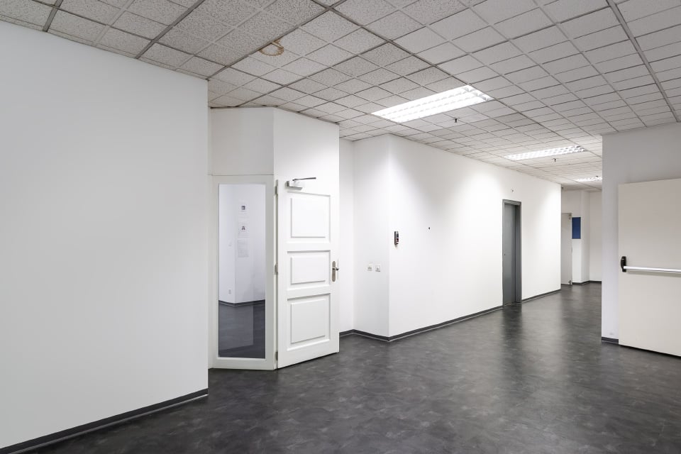 1045m² office, photo 5 of 10
