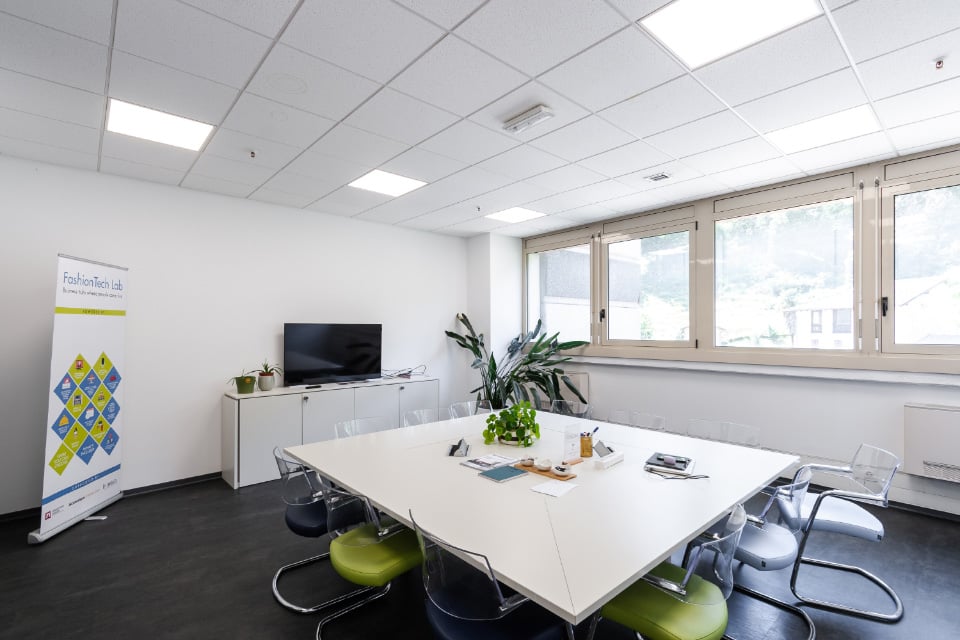 1045m² office, photo 6 of 10