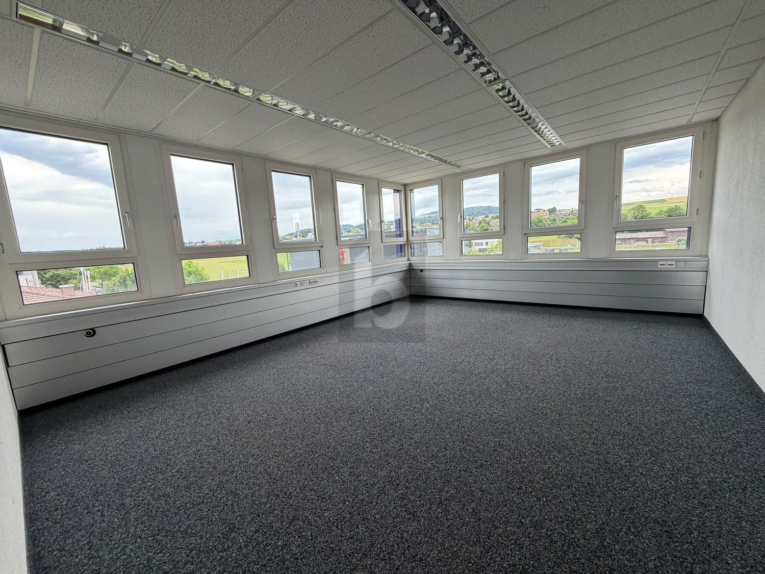 180m² office, photo 1 of 4