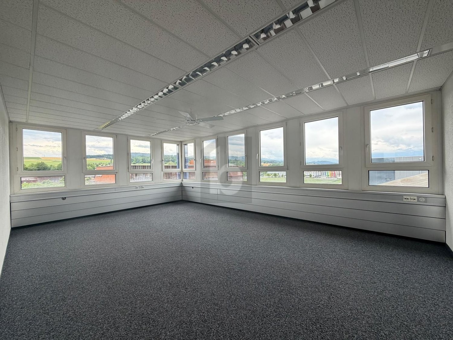 180m² office, photo 2 of 4
