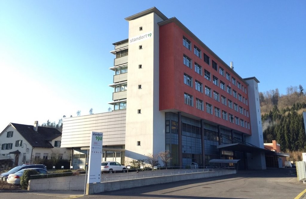 280m² commercial, photo 1 of 8