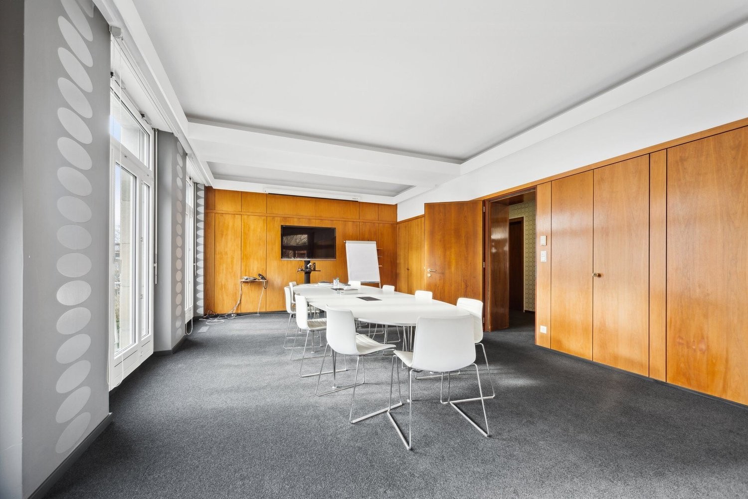 202m² office, photo 3 of 8