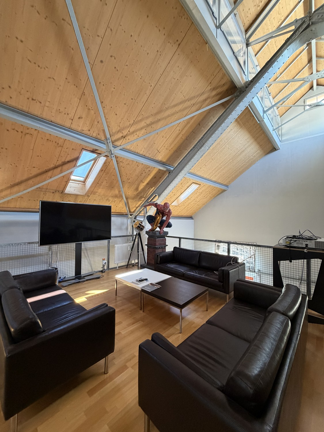 673m² office, photo 2 of 10