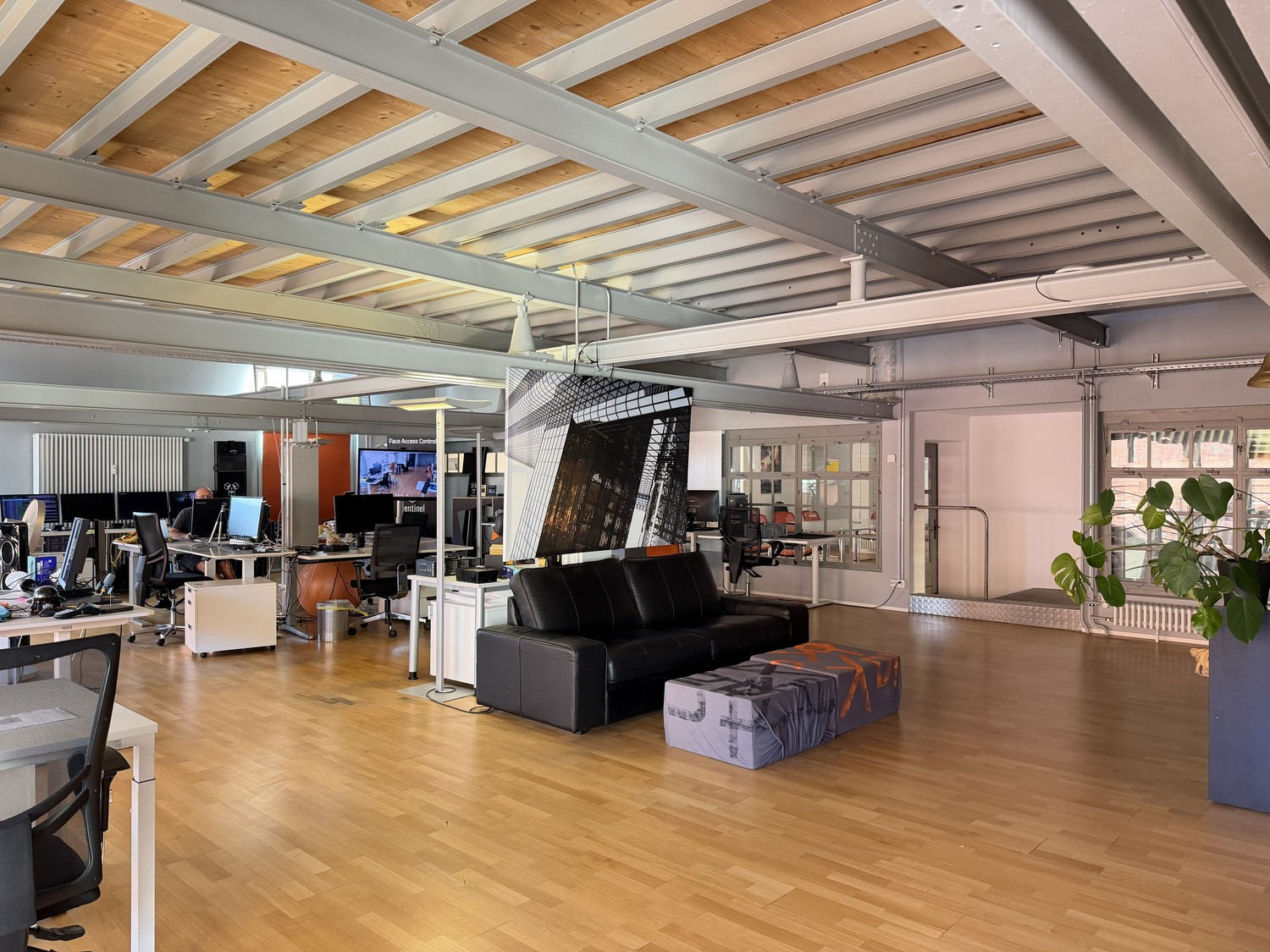 673m² office, photo 7 of 10