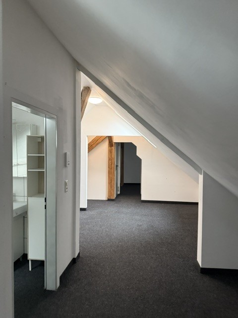 Commercial, photo 7 of 9