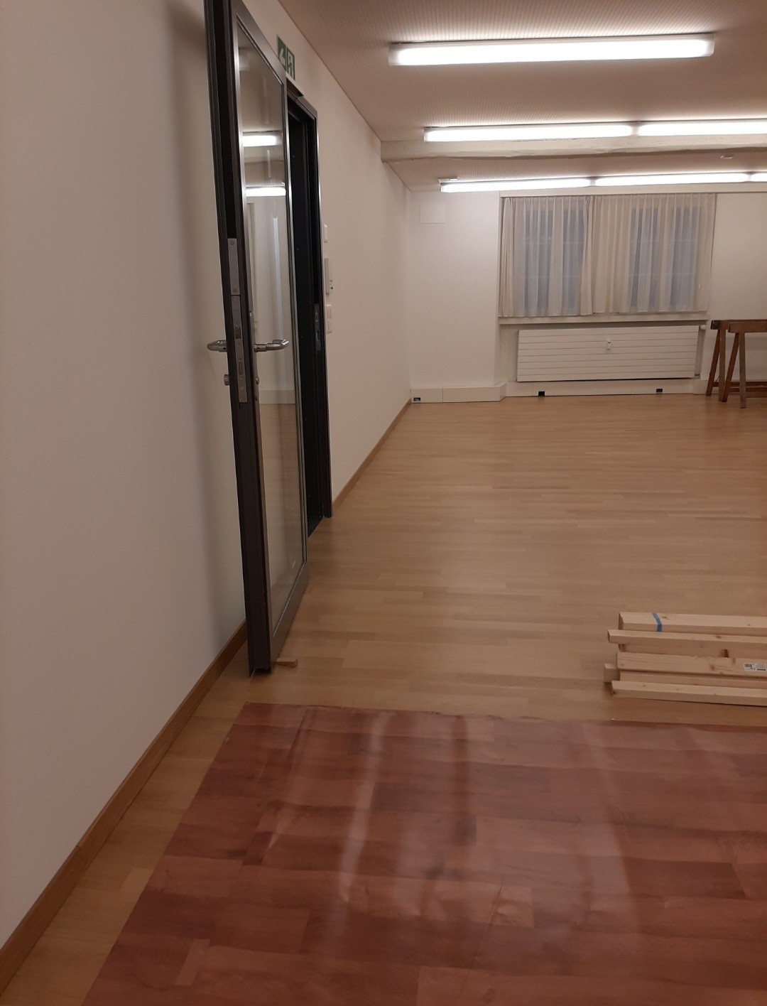 60m² commercial