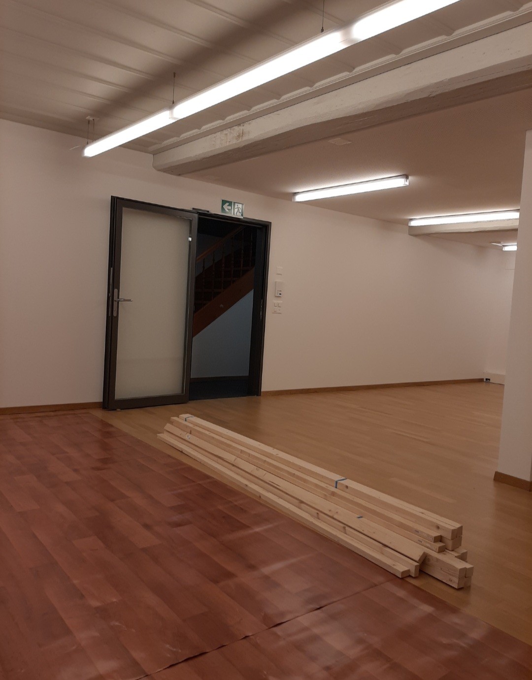 60m² commercial