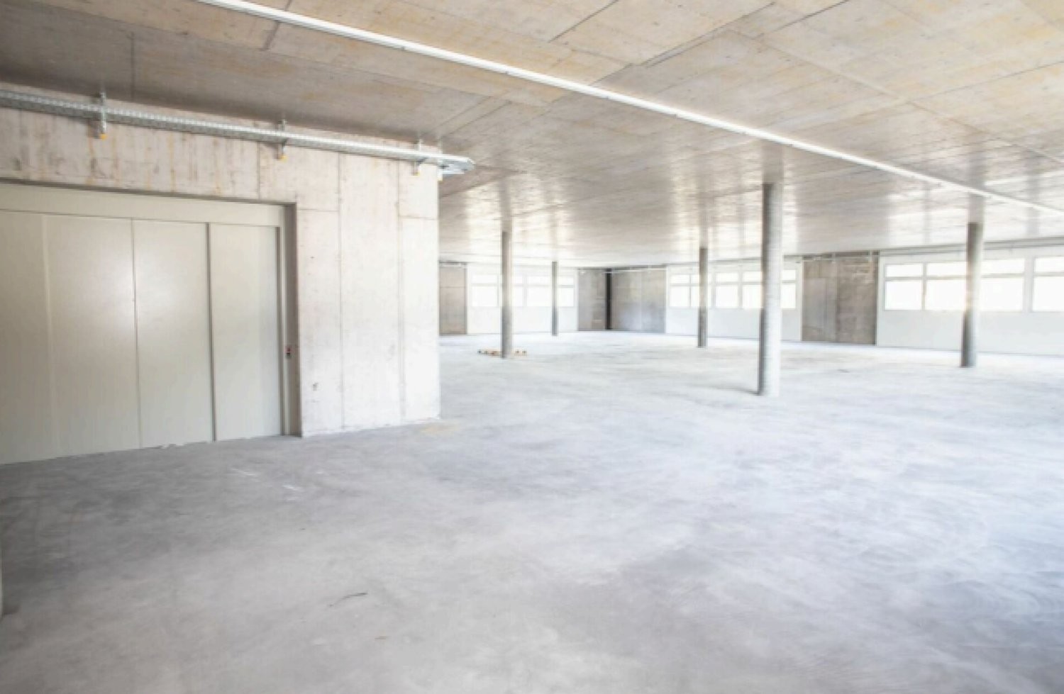 796m² office