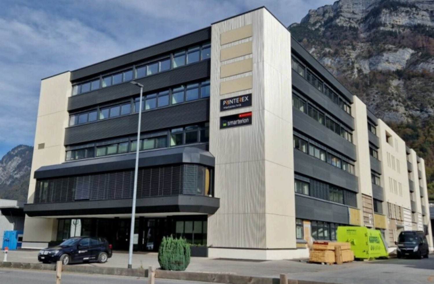 796m² office
