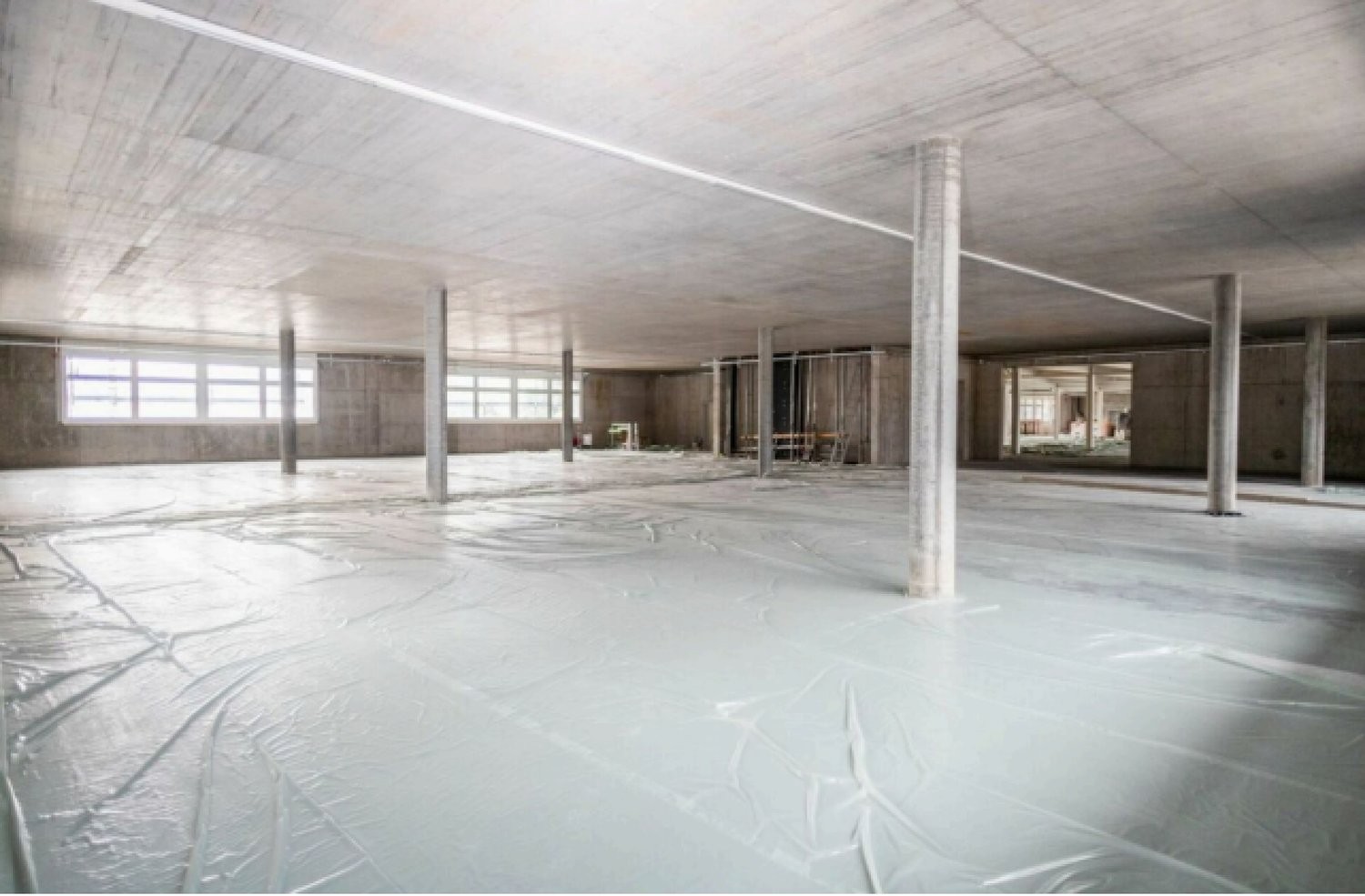 796m² office