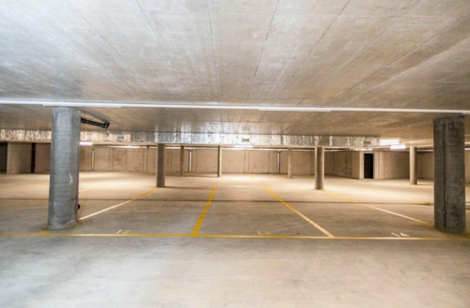 796m² office