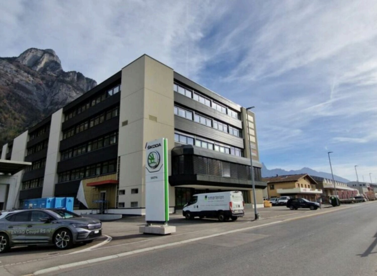 796m² office