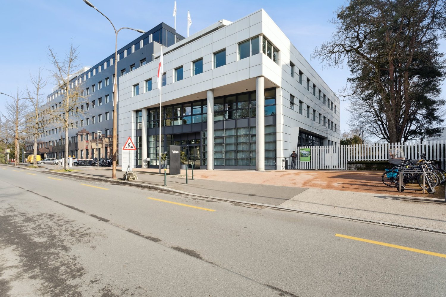 1100m² office, photo 1 of 10