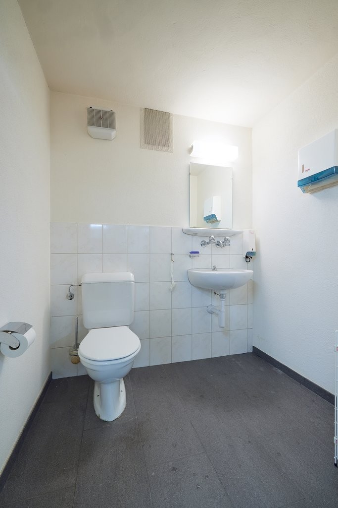 366m² storage room
