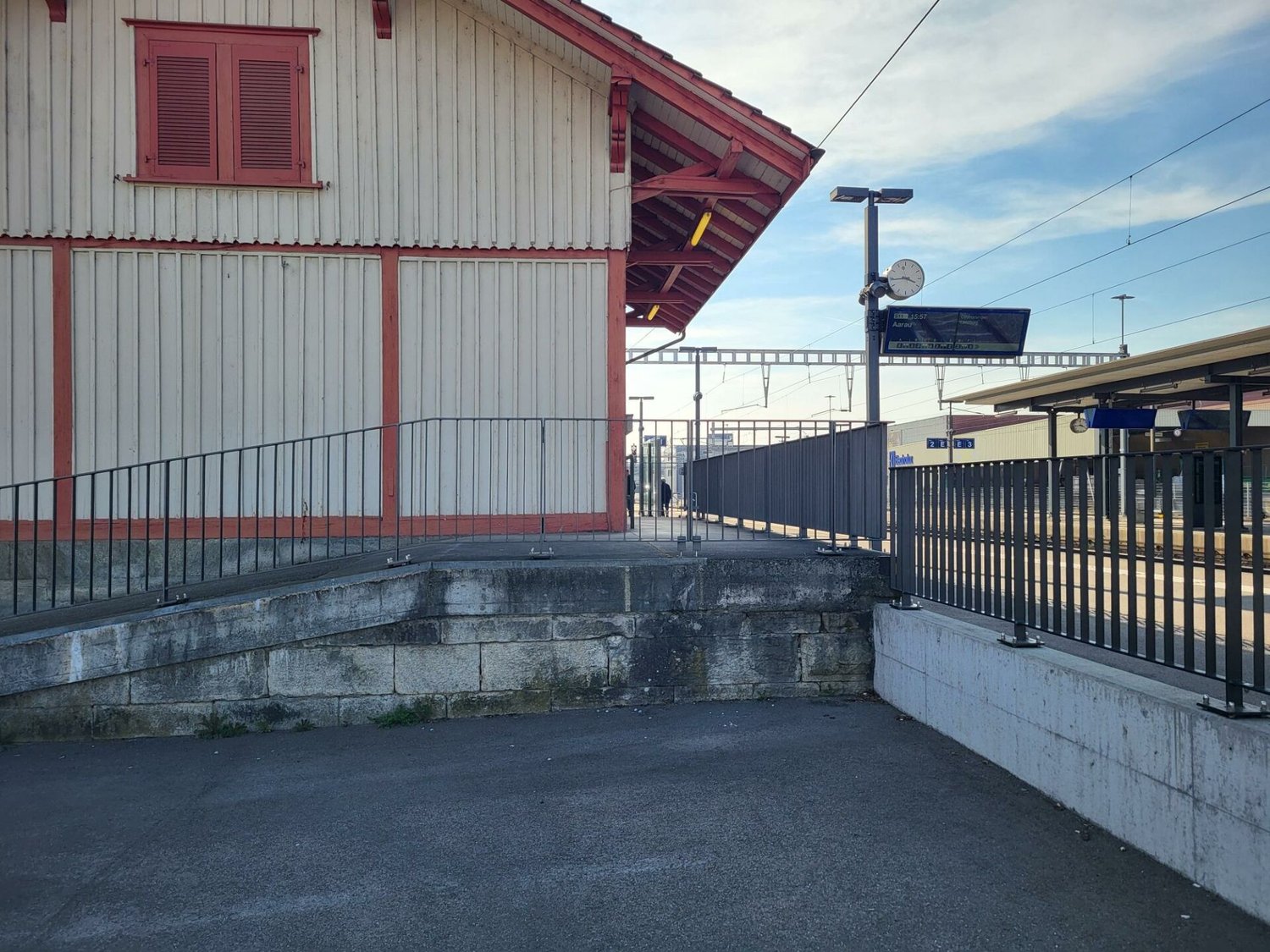 52m² shop