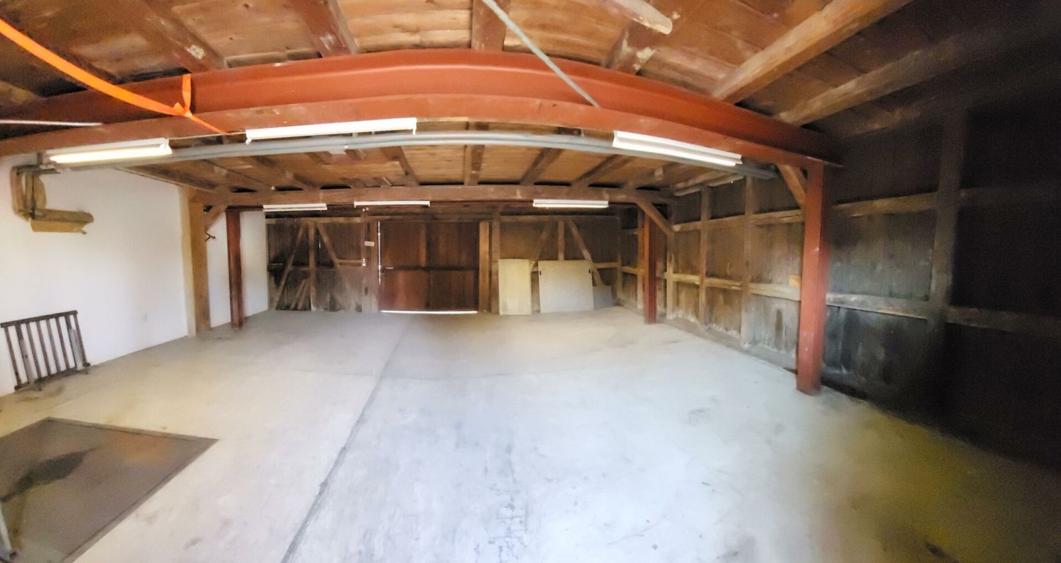 52m² shop