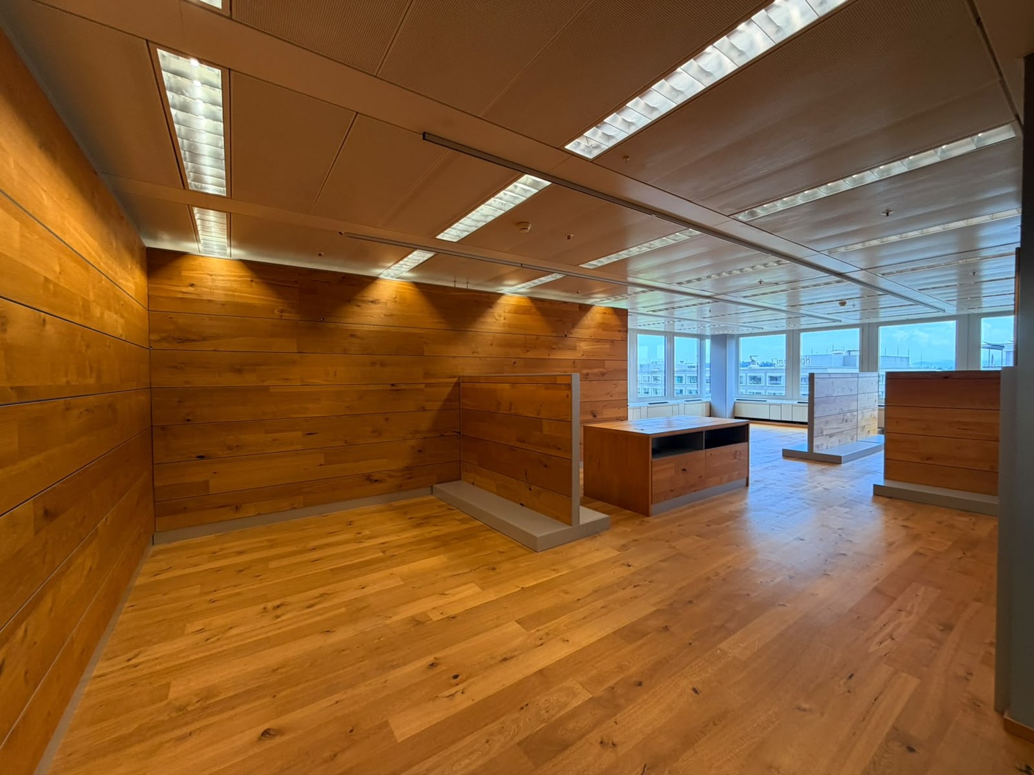 137m² commercial, photo 2 of 9