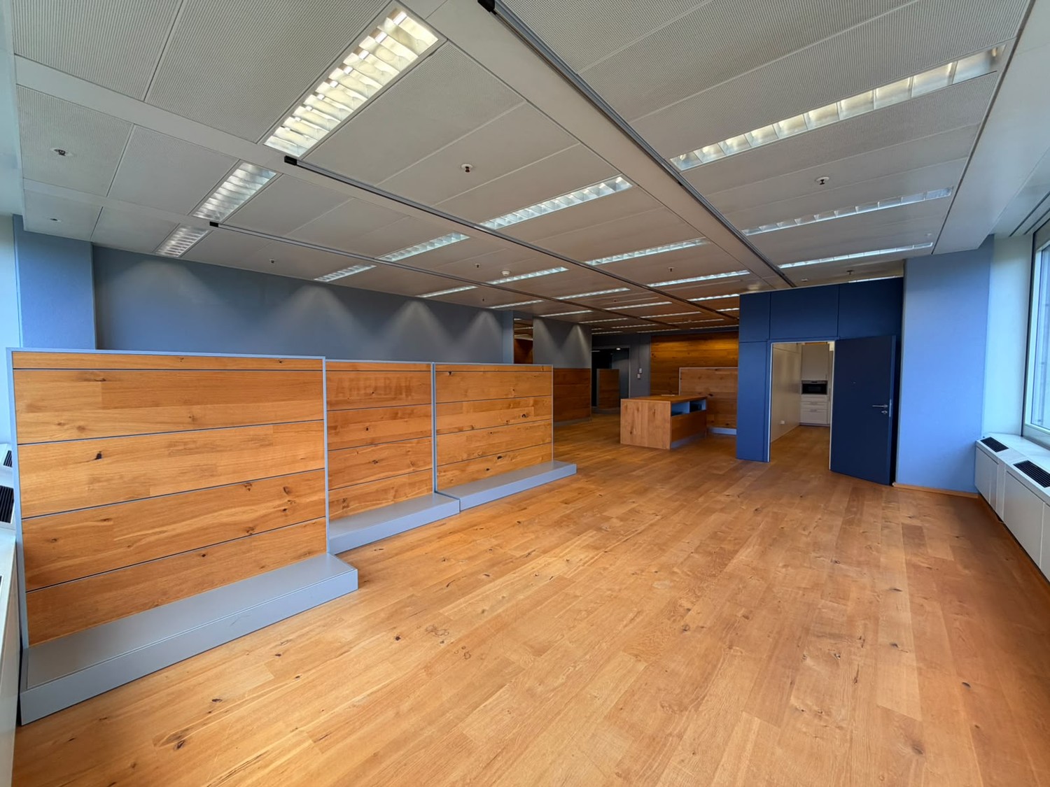 137m² commercial, photo 1 of 9