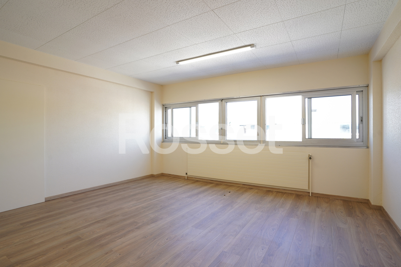 Office, photo 1 of 5