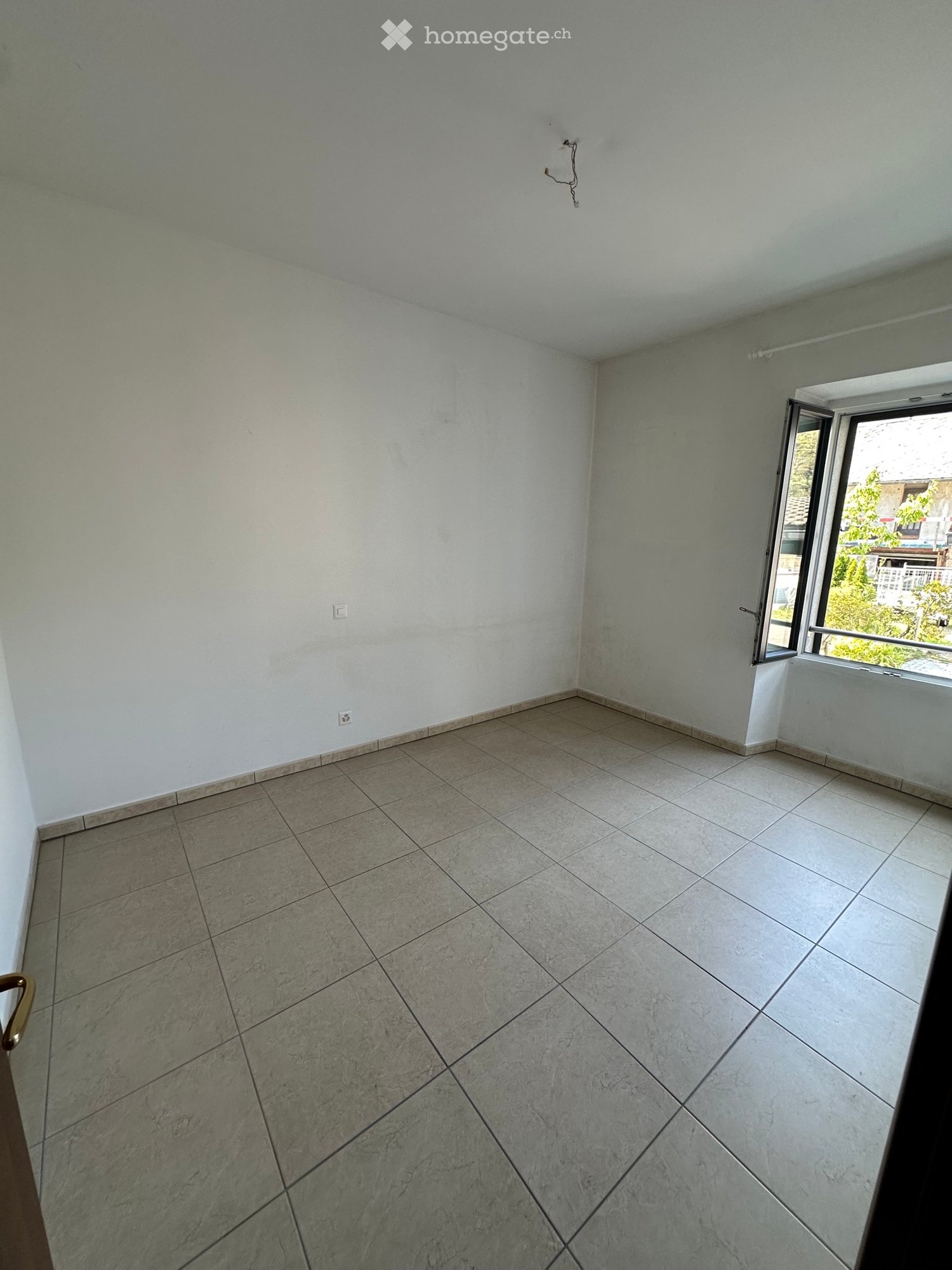 5 rooms apartment