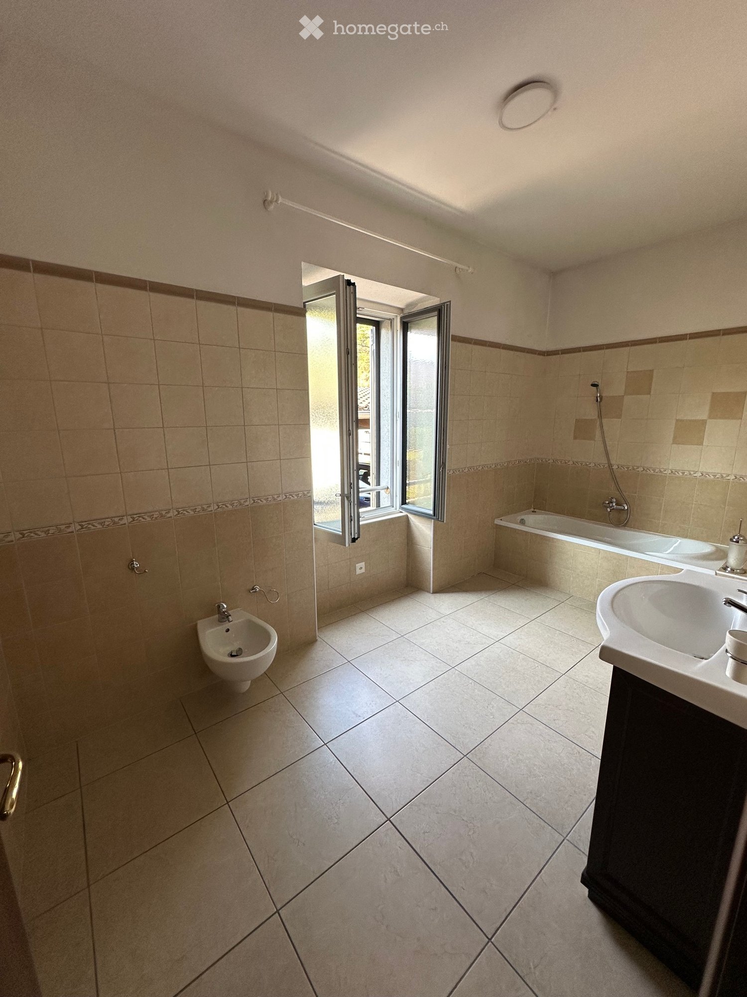5 rooms apartment